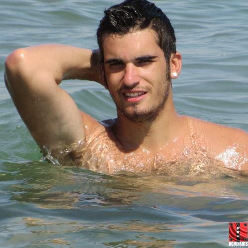 554288_566303910064027_355351573_n