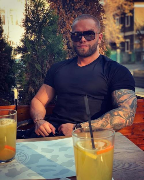 Facetune_18-03-2019-18-59-40