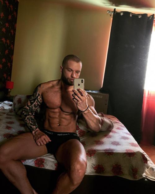 8D009FF7-249A-4821-9548-64DD3B1388FA