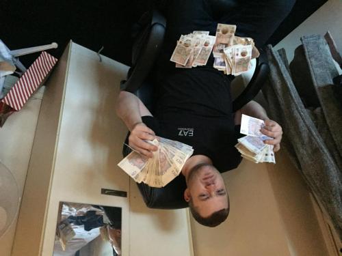 6AF44CF4-38EF-4B7F-8CE3-4A41F7560FF9