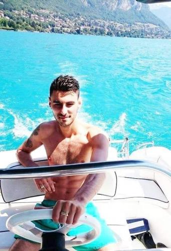 7F966E5D-254E-4A0C-84E6-2852FFB019F3