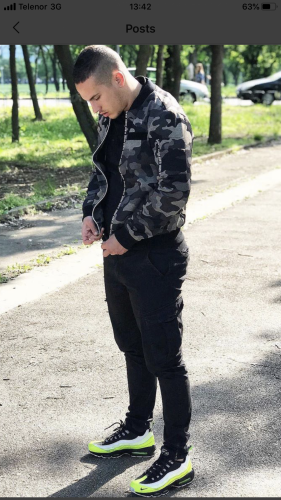 E2E69E90-FCA6-4EE3-9691-82870FFC5D17