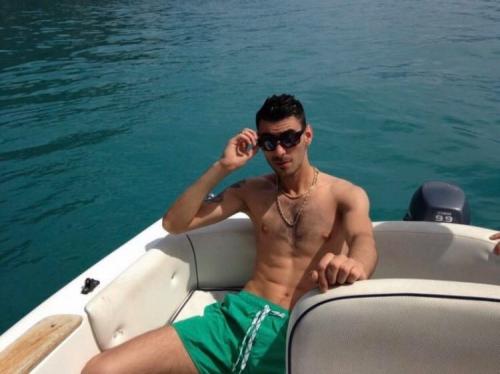 EA594155-5686-457E-89FC-F395FCE150FD