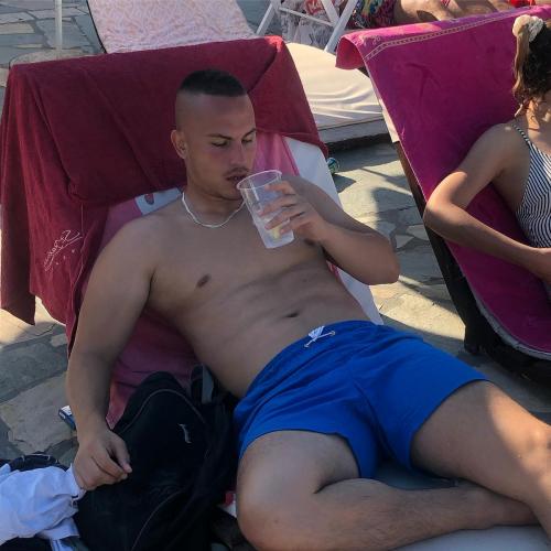 49F18E81-94F0-4868-A399-6865B278A7FD