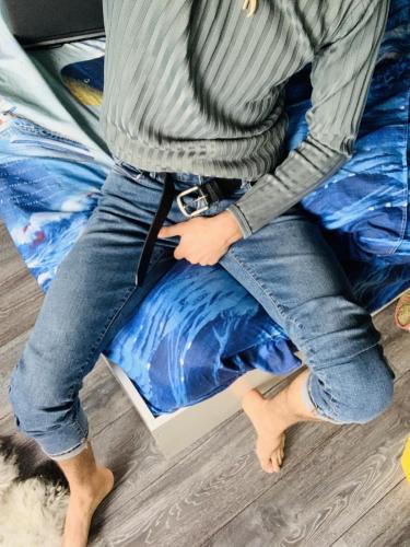 2EB53EBF-6E0D-4A4A-B81A-E2E7FB615E09