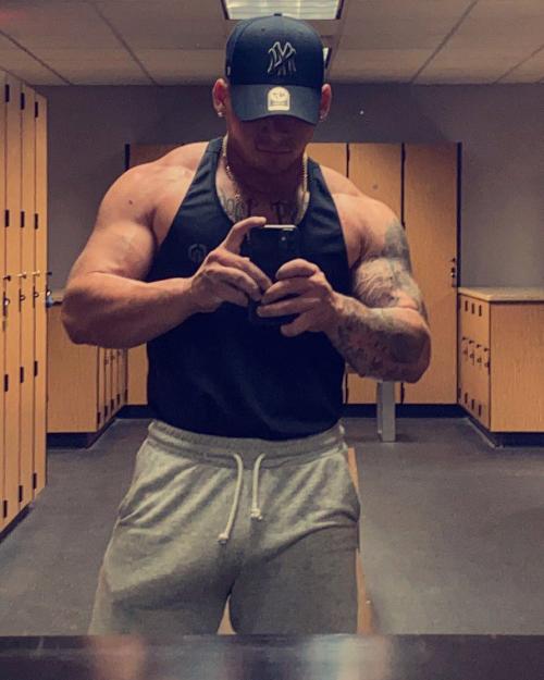 E60F5950-D127-497A-878D-5374F1B094B7