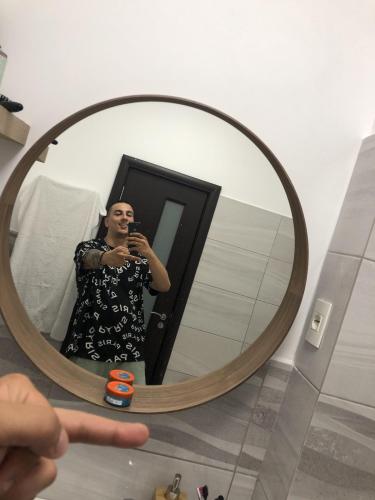 F4EB702D-F4E7-41A2-943D-6C7AA064E49C