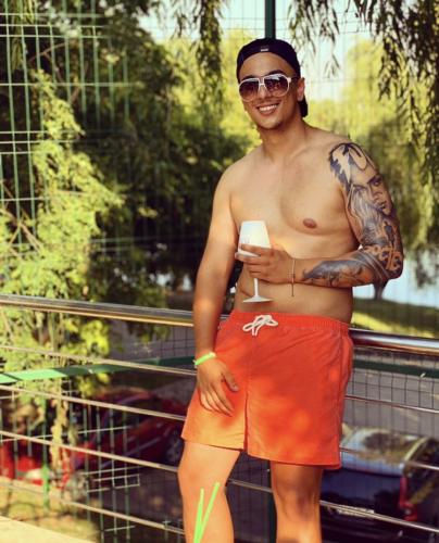 C9EAAB1B-16BD-47CE-81B6-033CA0BBEA74