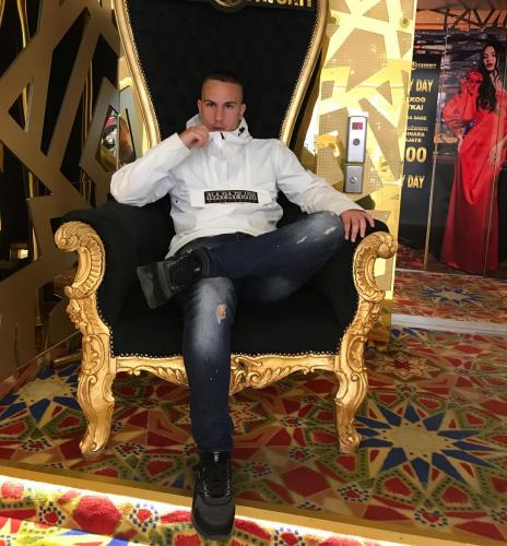 79830902-131D-4E2F-8B39-DD2282B13355