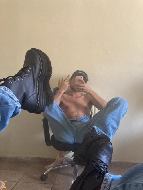 AD877647-692A-4BA3-9CAF-17F117B0F9F0