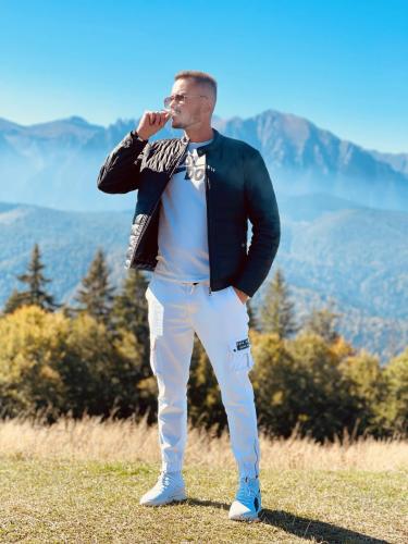 5DD46215-984E-4822-B003-AB0E7087F75B