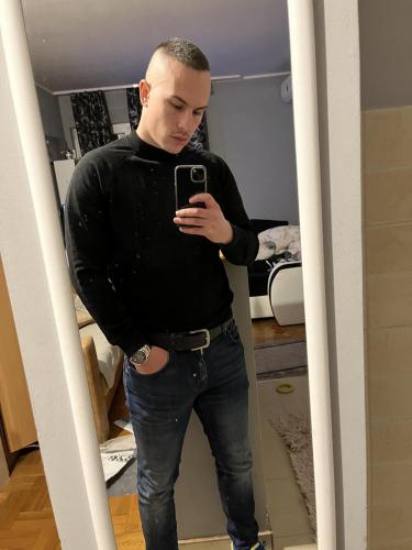 8087F991-65D0-4BC8-8853-3DF47EC3300B