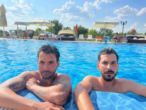 360280DF-C558-4B82-9061-1F74160F8A5E