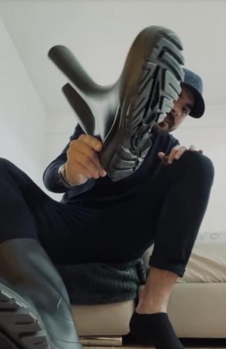 7E6120A9-25BB-43A0-98B3-E85CC8E006DE