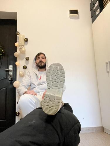 7A64F37D-E99A-4470-A747-A5D3B67D2BC2