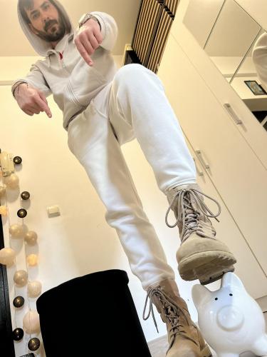 28E4A55F-0E03-426A-8F7E-E65A18A8AB36