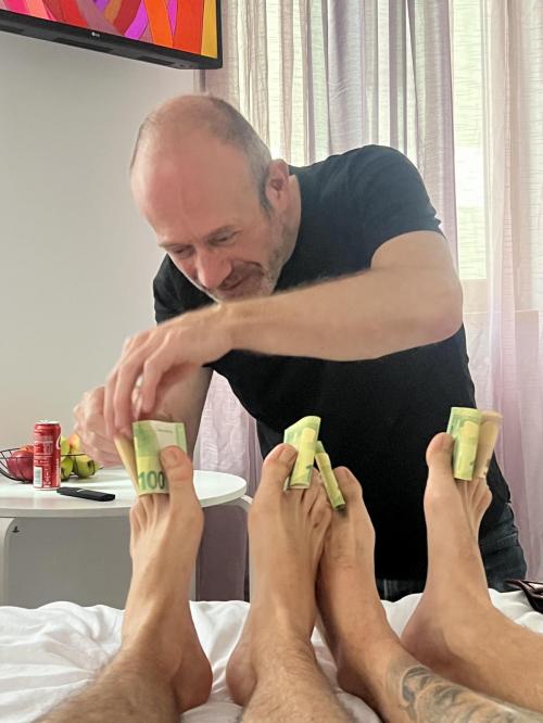 6A5235B8-25AD-4128-91D2-CDF282AFF38F