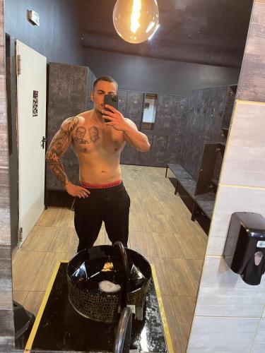 EABE7AA6-F921-484E-A461-9BAC449A2A9B