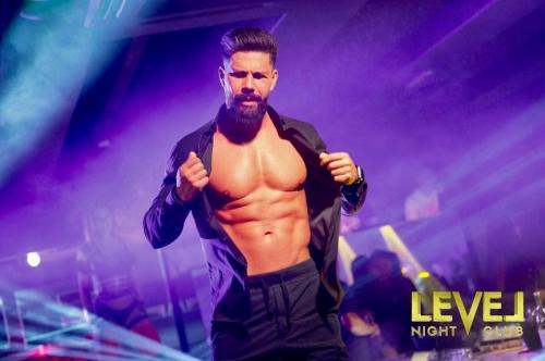 C6B581F8-87C0-4929-906A-7B14D2776860