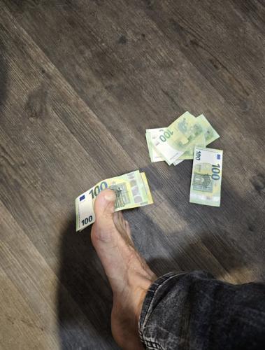 F50F2BEF-4C63-4A8B-9408-95282C738EB6