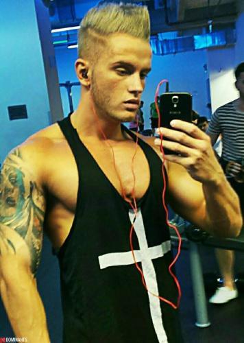 10953063_755978254485918_70161127_n