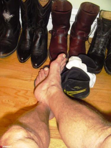 BOOTS & FEET (11)c