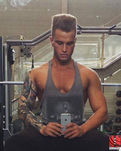 13231252_998131526937255_988467610_n