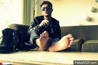 Cash_Master_Phoenix_Barefoot_in_Leather