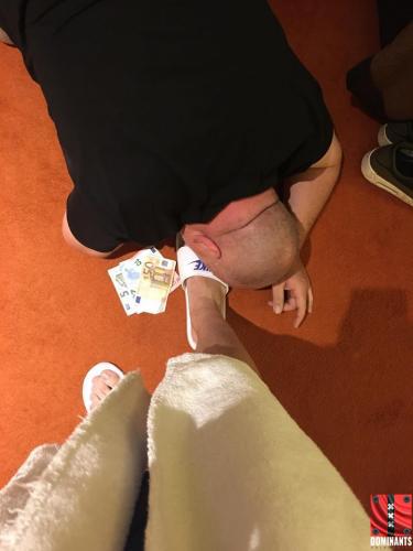 KISS MY FEETS FAG