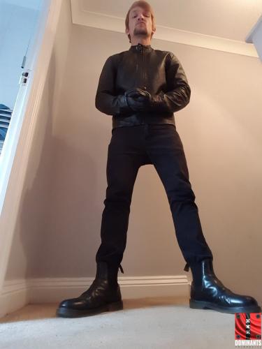 LEATHER MASTER LOOKING DOWN ON YOU