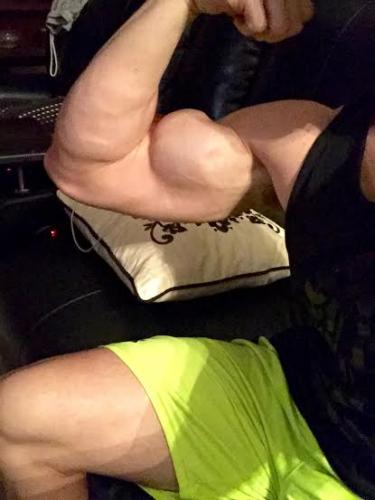couch bicep shot