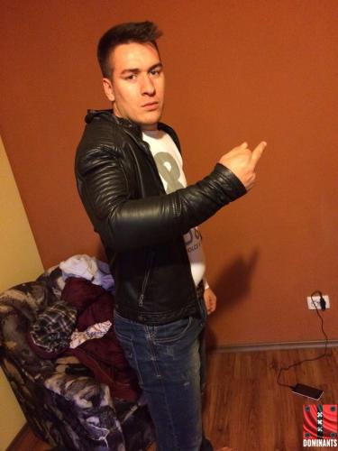 ^70949C0CE0EB8C09E2C1B7115345F7462F7A59E48D573A104D^pimgpsh_fullsize_distr