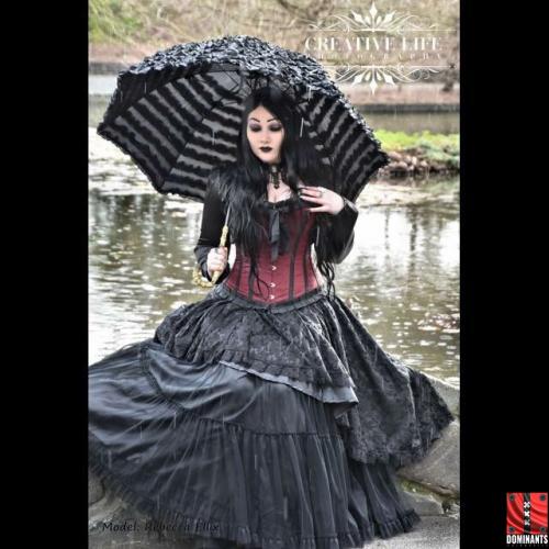 Spoil this elegant woman with moeny