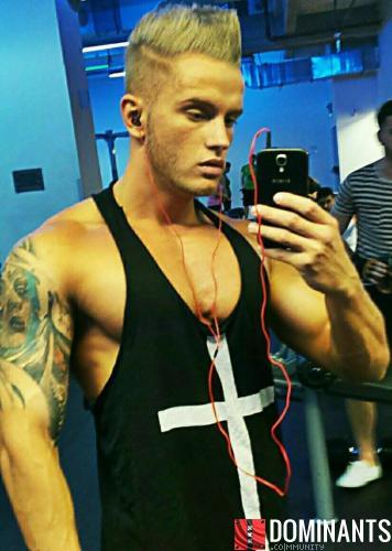 10953063_755978254485918_70161127_n