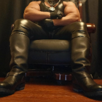 DomMuscleLeather